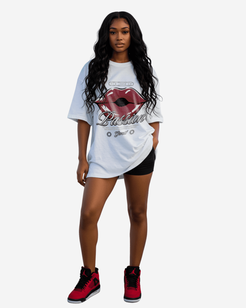 G West The Kiss Of Passion Oversized Women's T-Shirt - G West